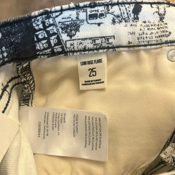 Urban Outfitters BDG NWT Newspaper Print Low Rise Flared Jeans 25 - Picture 10 of 10